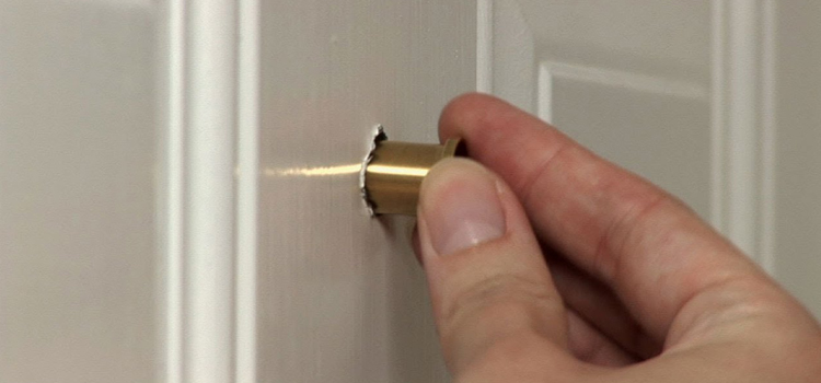 peephole door repair in Lomita